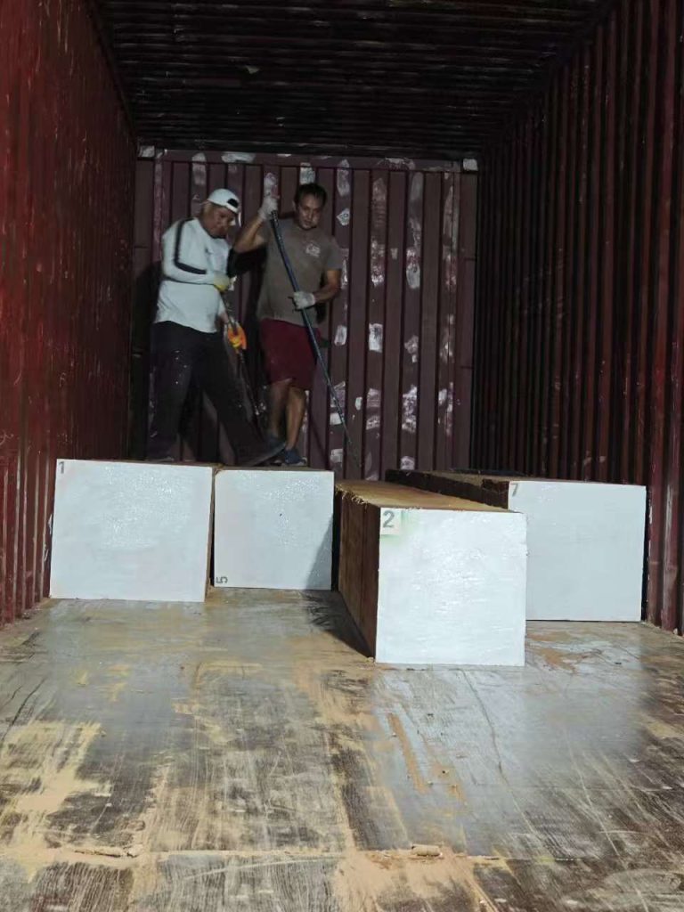loading the Jatoba square logs into the container