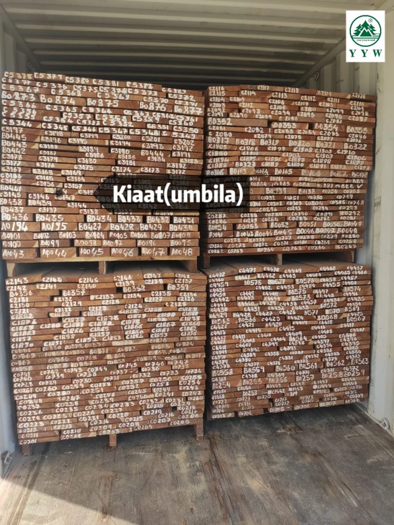 loading the kiaat wood into the container