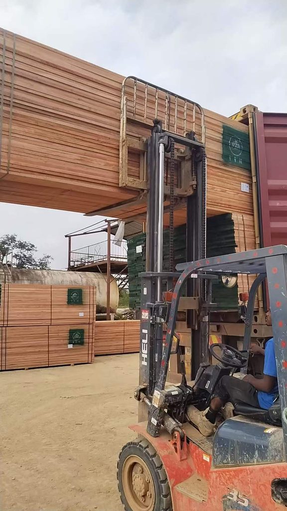 Kiln-dried Okoume lumber ready for international shipment