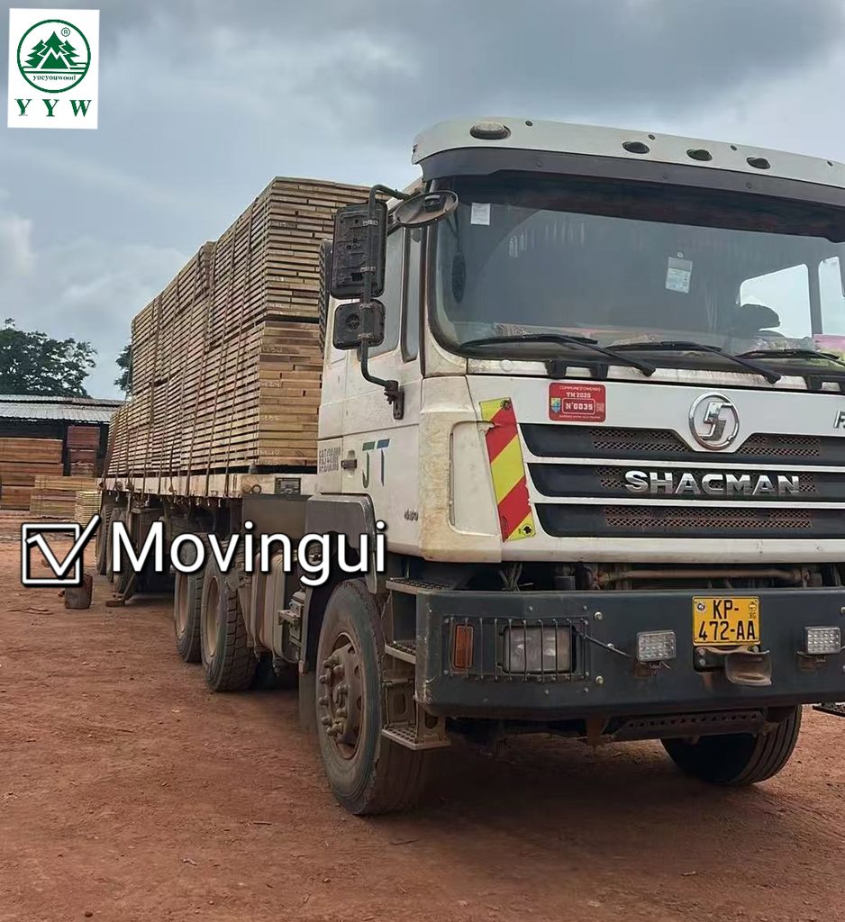 Movingui timber loading for shipment
